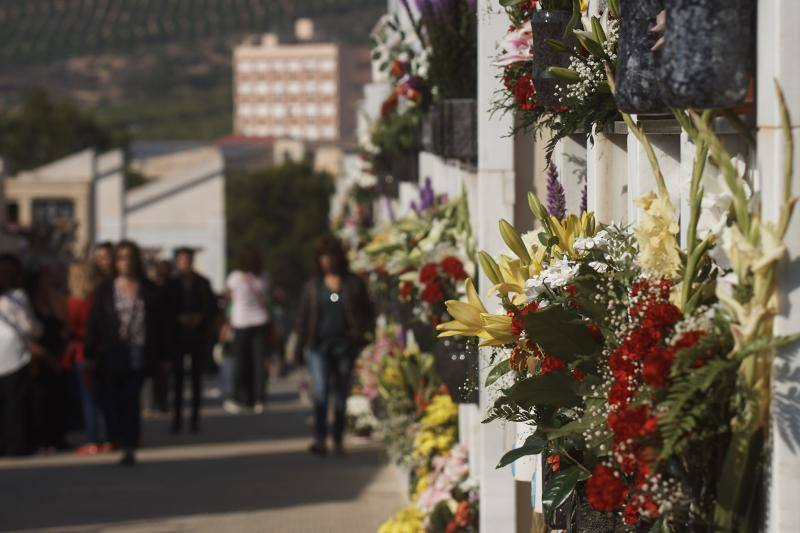 La Vega Baja honra la memoria de sus difuntos en el día de Todos los Santos