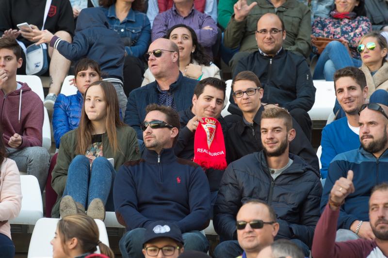 Fiesta en la grada por el derbi de Shanghái