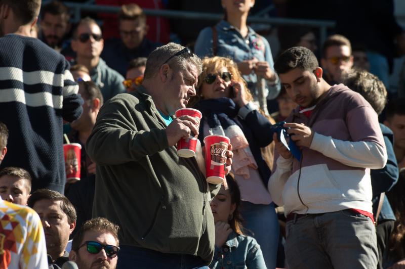 Fiesta en la grada por el derbi de Shanghái