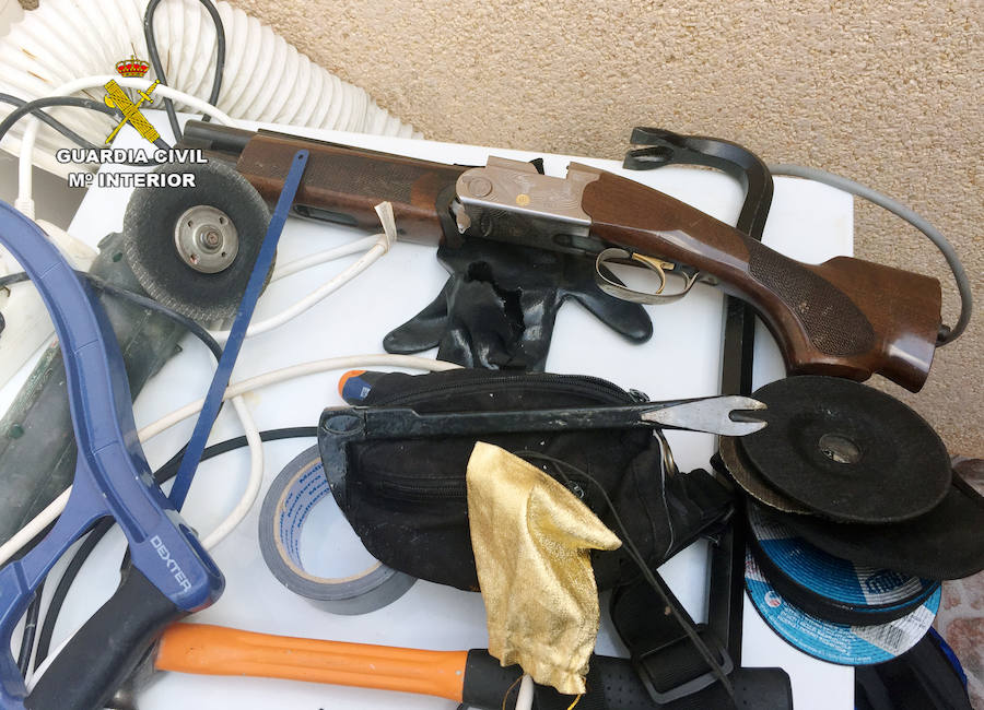 Doce detenidos por una veintena de robos violentos con armas de fuego