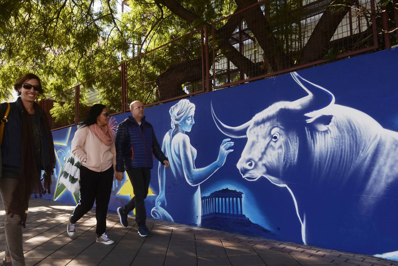 Grafiti dedicado al 30 aniversario de la adhesión a la Unión Europea