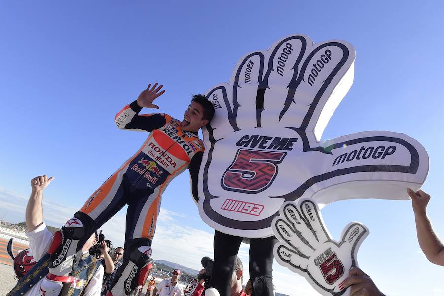 Las mejores imágenes de la carrera de MotoGP en Valencia