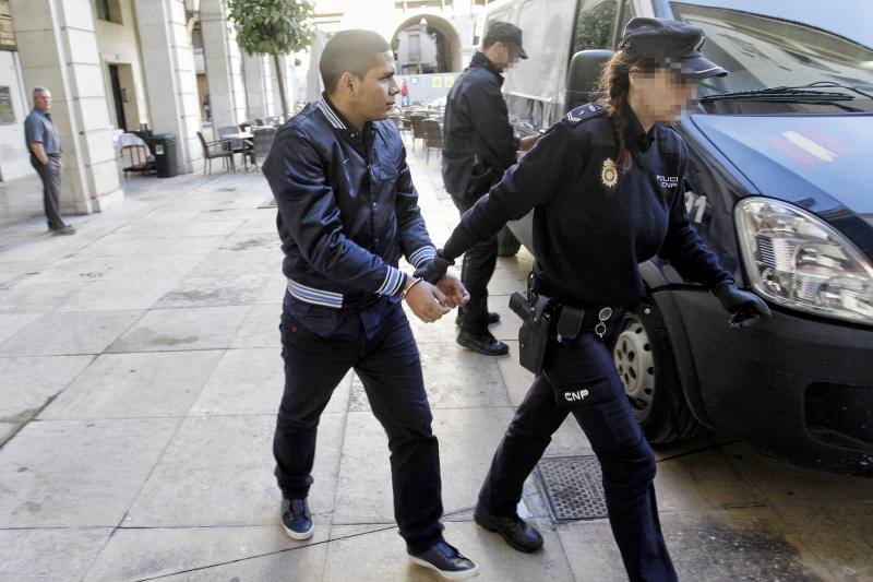 Juzgan a un reo por pasar droga en Fontcalent