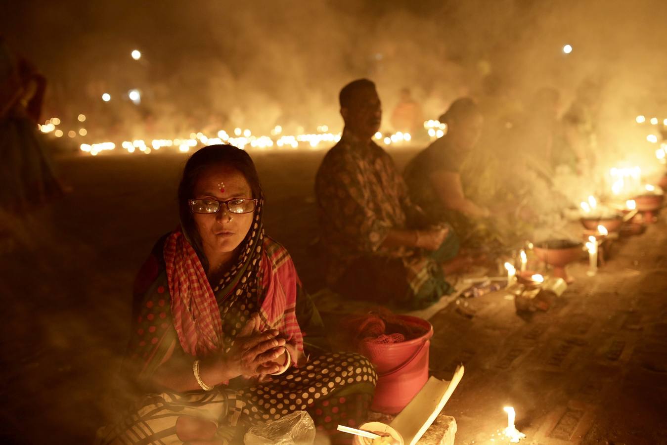 Fuego y ofrendas para Baba Loknath