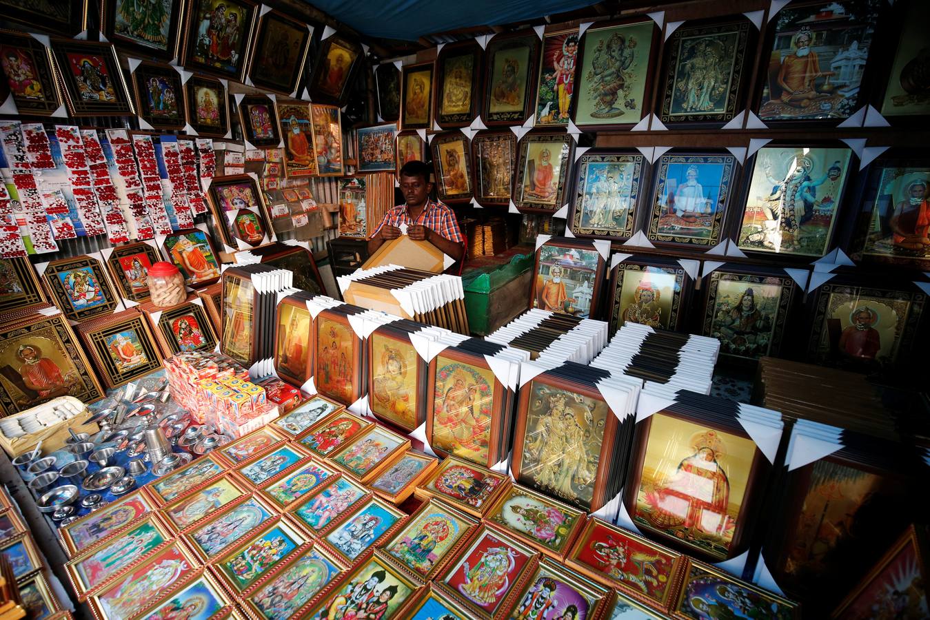 Fuego y ofrendas para Baba Loknath