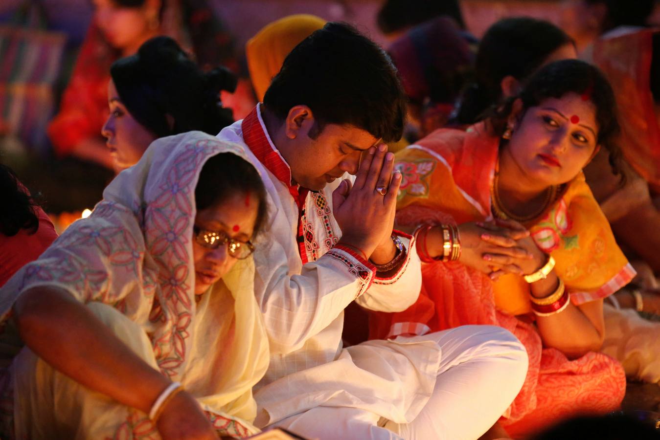 Fuego y ofrendas para Baba Loknath