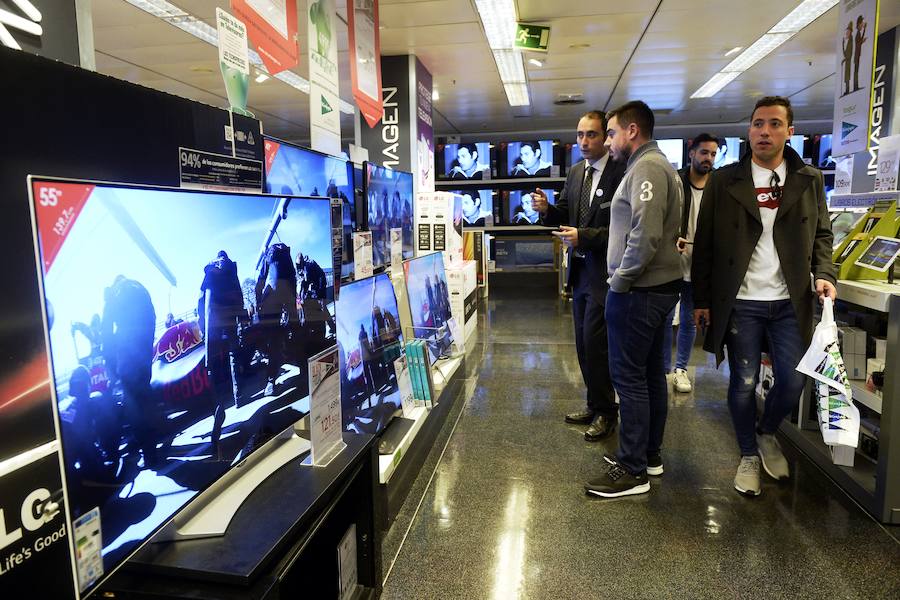 El &#039;Black Friday&#039; trae la alegría a los comercios en Murcia