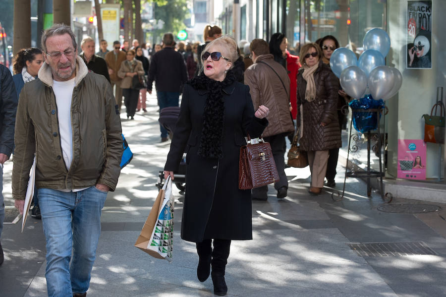El &#039;Black Friday&#039; trae la alegría a los comercios en Murcia