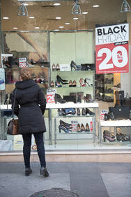 El &#039;Black Friday&#039; trae la alegría a los comercios en Murcia