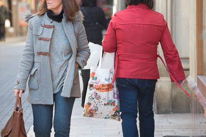 El &#039;Black Friday&#039; trae la alegría a los comercios en Murcia