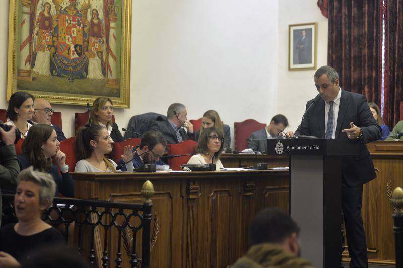 Las imágenes del pleno del Ayuntamiento de Elche