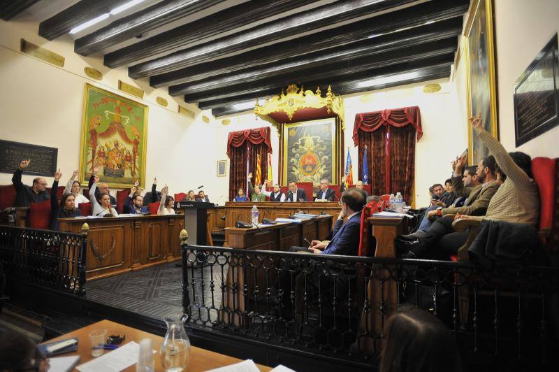 Las imágenes del pleno del Ayuntamiento de Elche