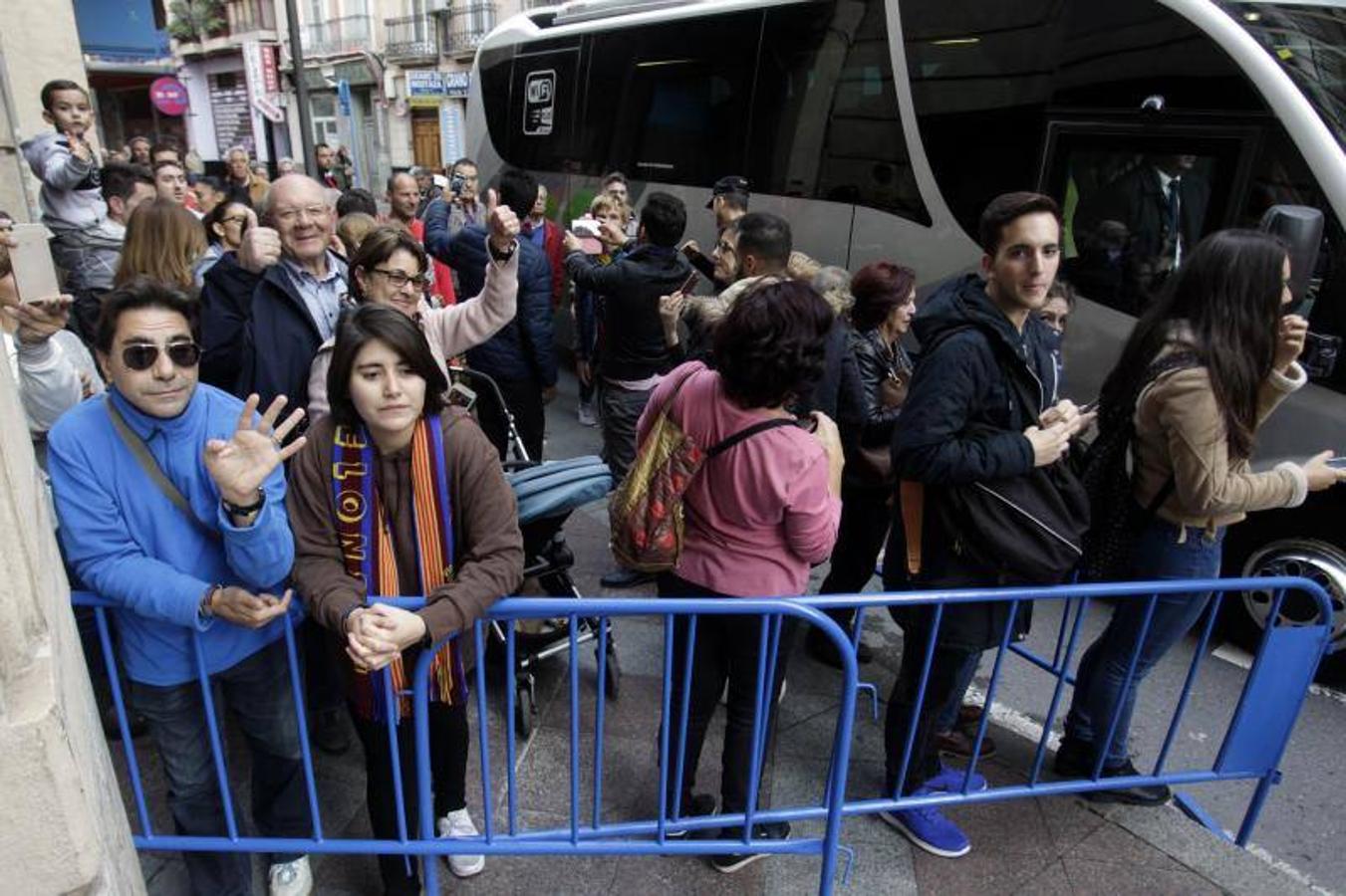 El Barça llega casi de incógnito