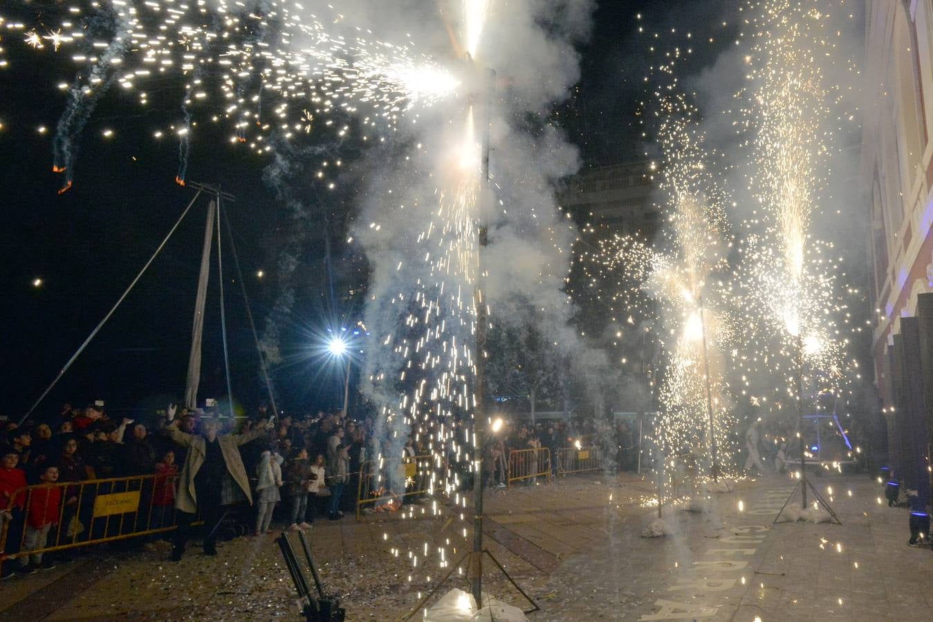 La Navidad ya alumbra las calles de Lorca