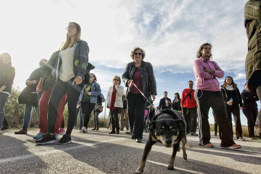 Protesta animalista en la Protectora de Bacarot