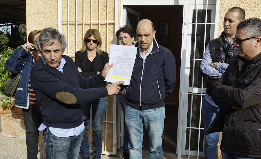 Protesta animalista en la Protectora de Bacarot