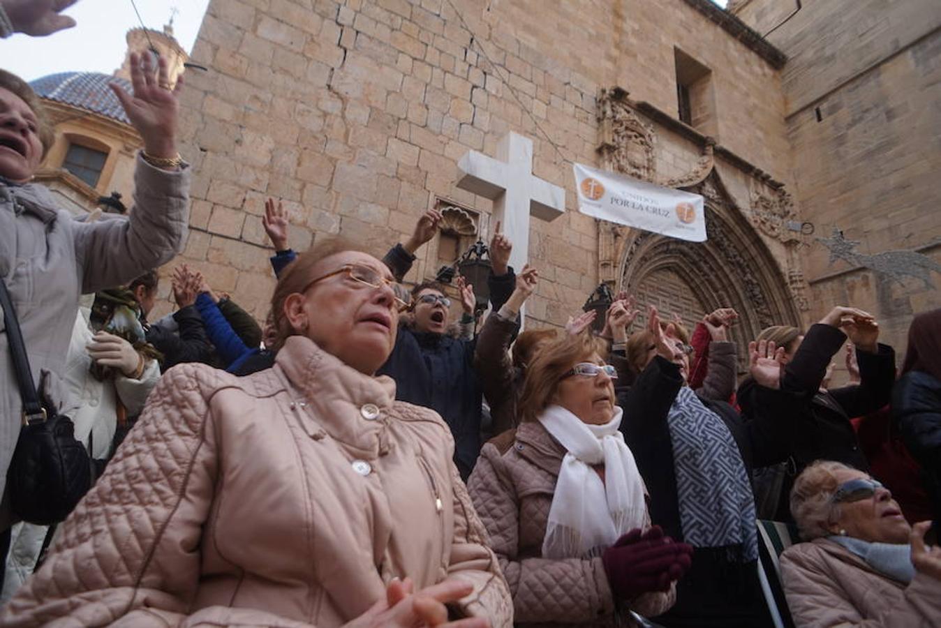 Una nueva manifestación frena el segundo intento de quitar la Cruz de los Caídos de Callosa