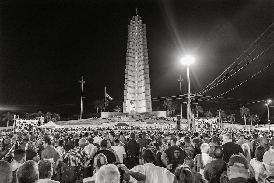 Discursos oficiales en la Plaza de la Revolución.