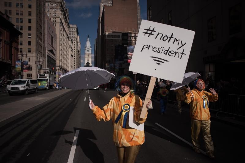 Filadelfia celebra el año con su desfile de máscaras
