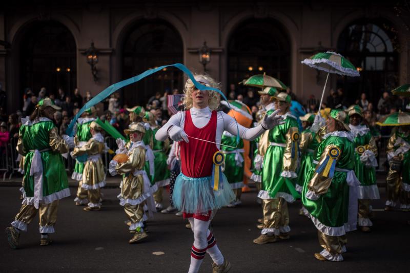 Filadelfia celebra el año con su desfile de máscaras
