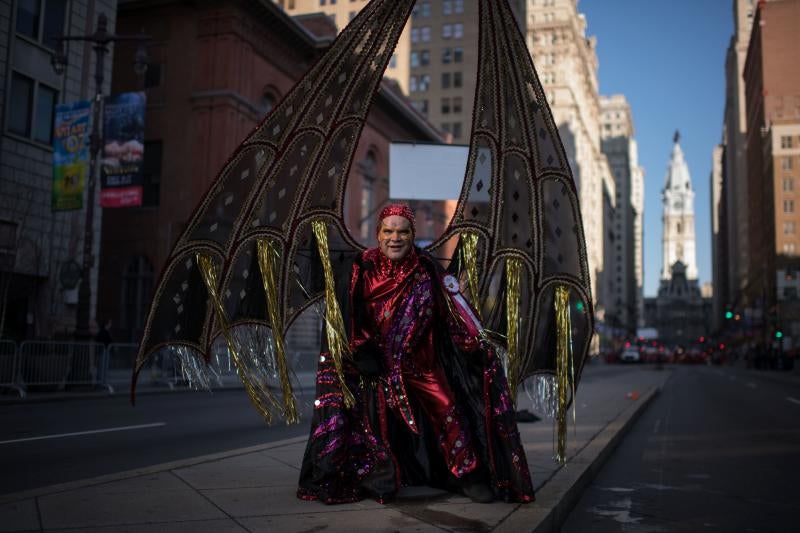Filadelfia celebra el año con su desfile de máscaras