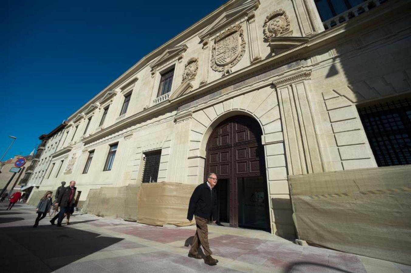 Concluye la restauración de la fachada del Almudí tras cinco meses de obras