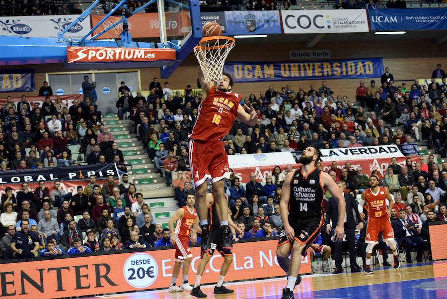 Imágenes del UCAM CB - Valencia Basket (75-78)