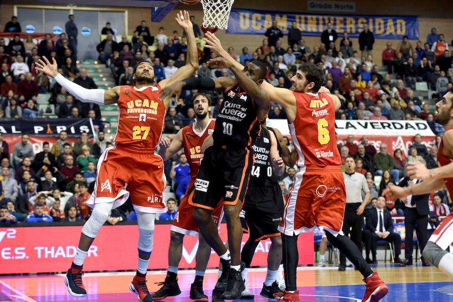 Imágenes del UCAM CB - Valencia Basket (75-78)