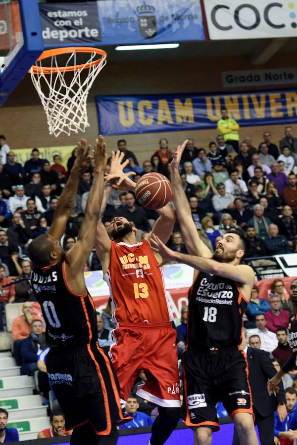 Imágenes del UCAM CB - Valencia Basket (75-78)