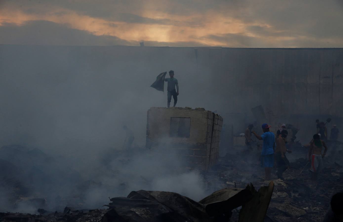 Buscando entre las cenizas