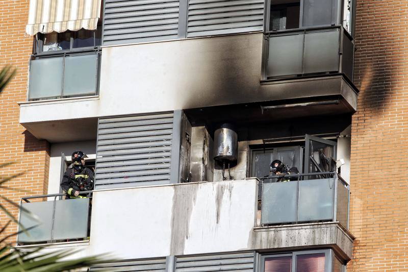 Herida una mujer a causa de un incendio en un bloque de viviendas en Alicante