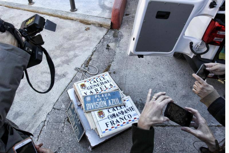 El tripartito pedirá un informe sobre si es legal reponer calles franquistas