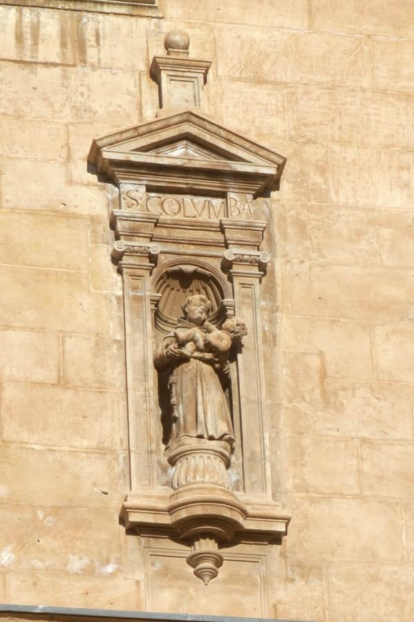 Una puerta de la colegiata estaba dedicada a los tres patronos de Irlanda