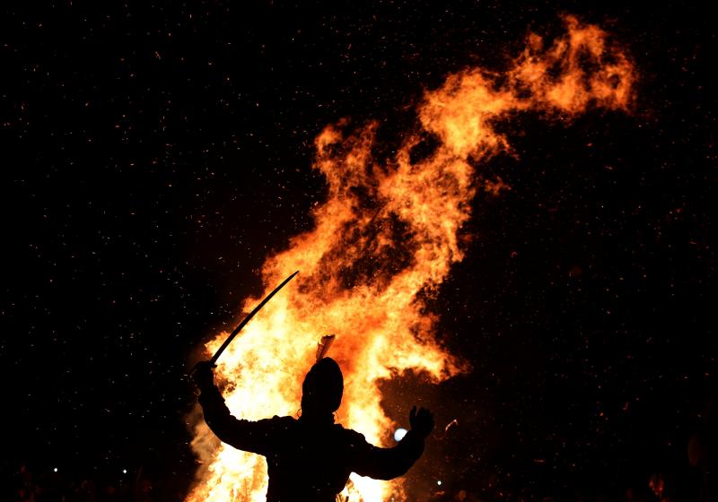 Fuego, máscaras y pieles animales por una buena salud y fertilidad