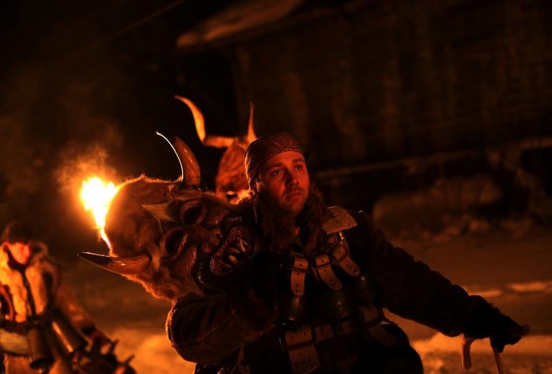 Fuego, máscaras y pieles animales por una buena salud y fertilidad