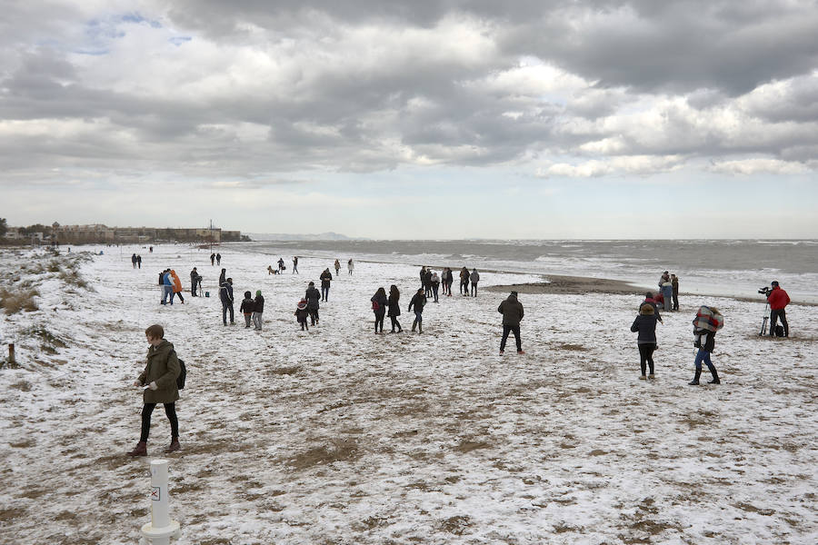 Nieve en las playas de la Marina