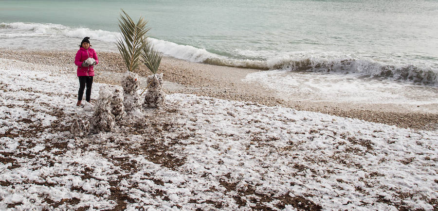 Nieve en las playas de la Marina