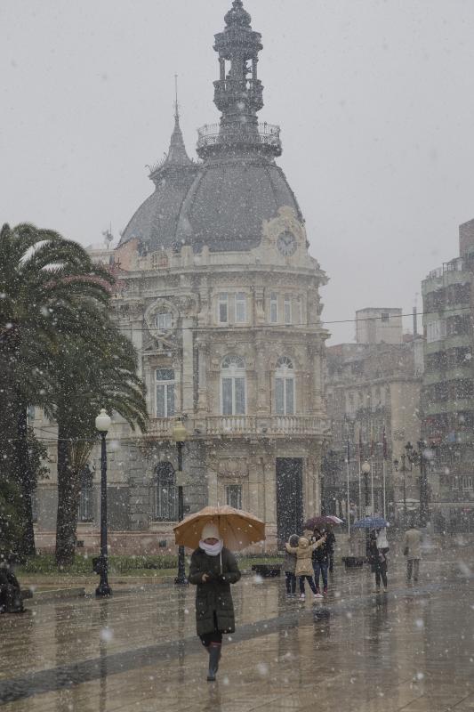 Los copos de nieve le cambian la cara a Cartagena