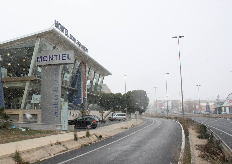 Copos de nieve en la carretera de Madrid.