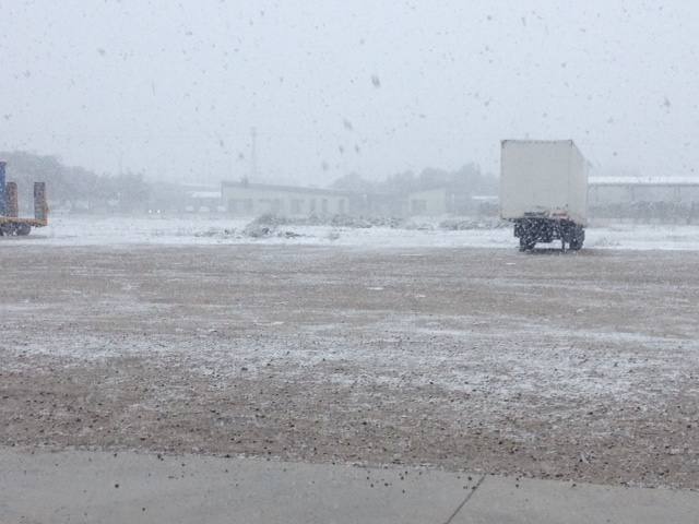 Descampado del Polígono Oeste de San Ginés con una capa de nieve.