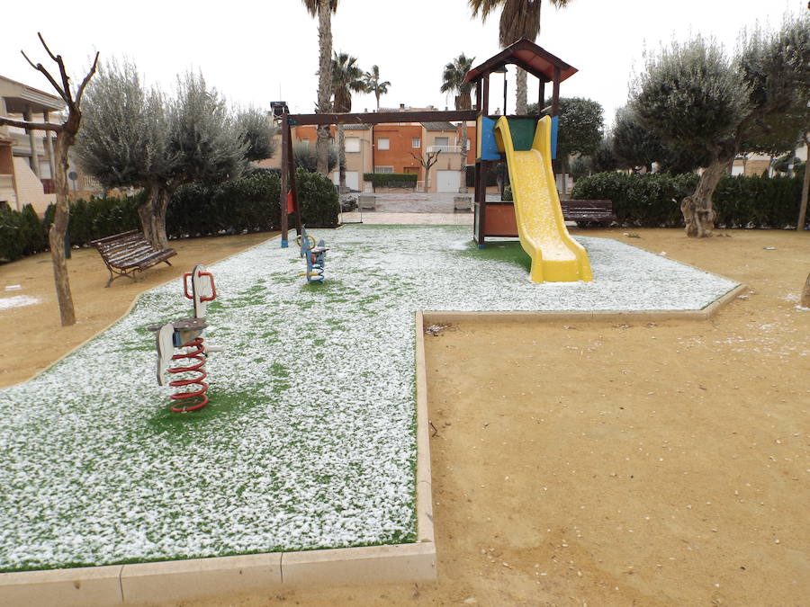 Jardín con copos de nieve en Las Torres de Cotillas.
