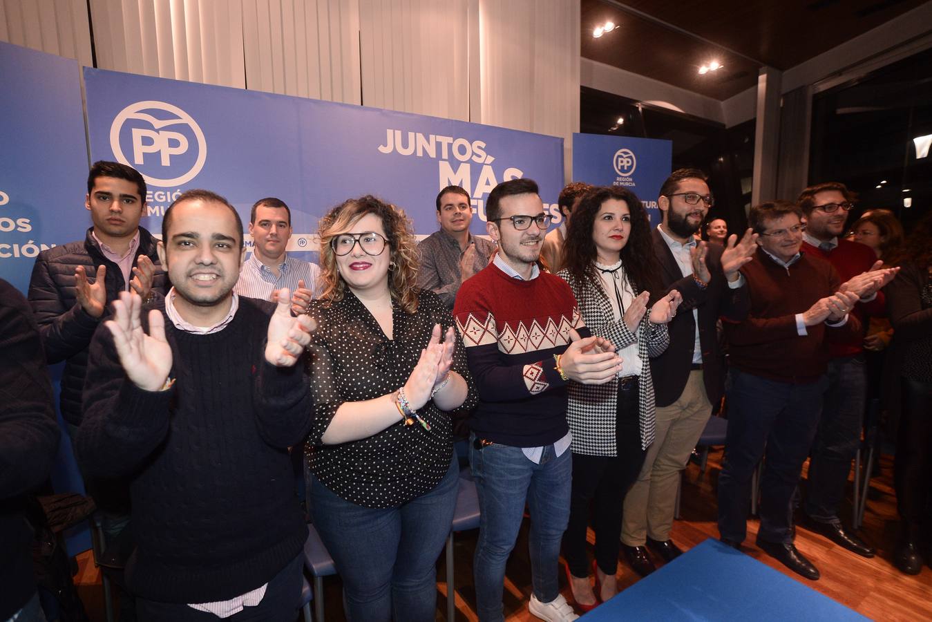Sánchez y Valcárcel, protagonistas del encuentro con los compromisarios del PP