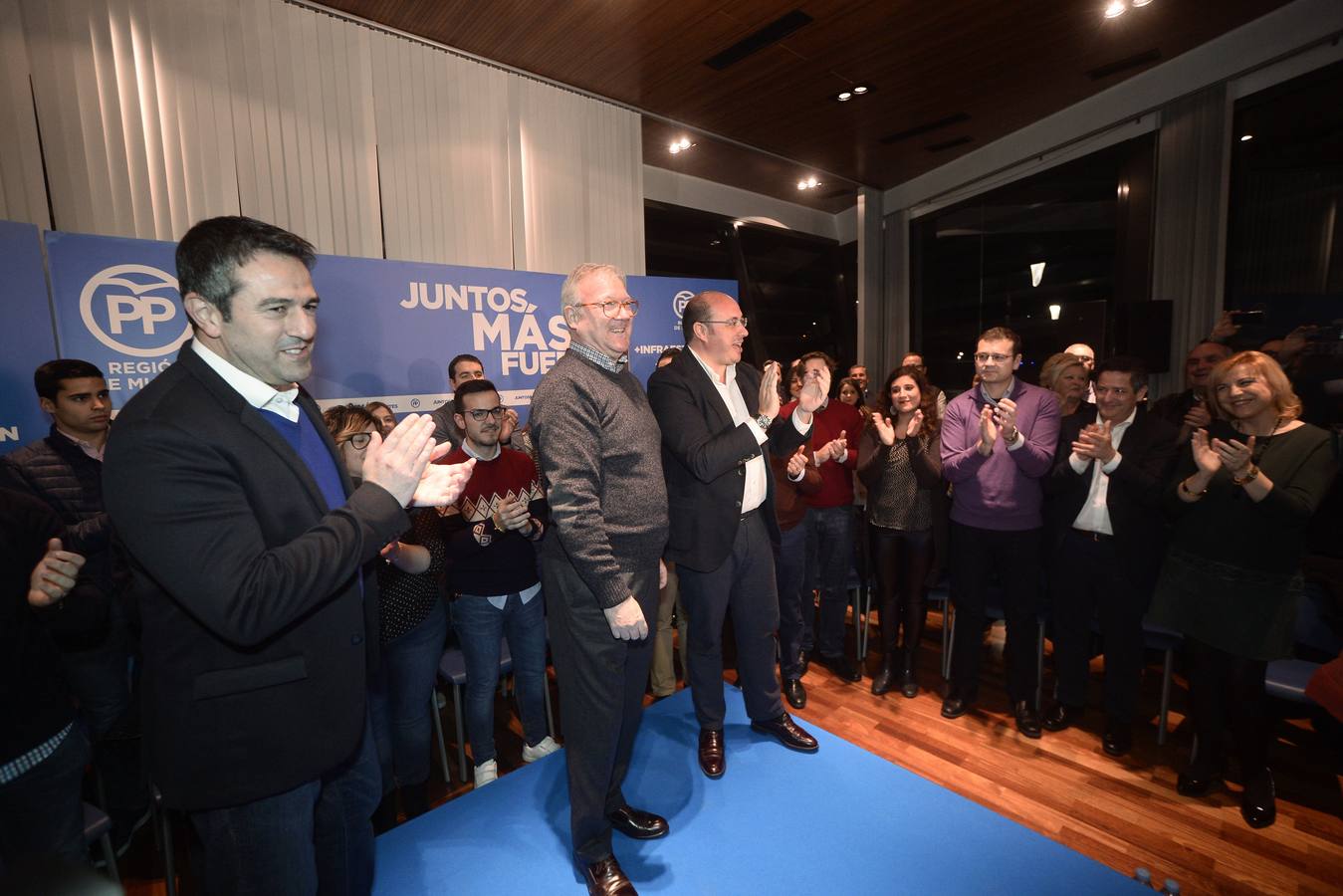 Sánchez y Valcárcel, protagonistas del encuentro con los compromisarios del PP