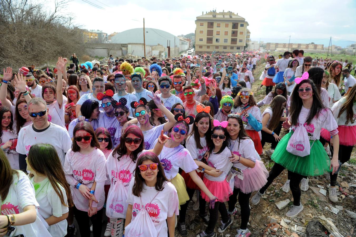 Explosión de polvos de colores en Cabezo de Torres