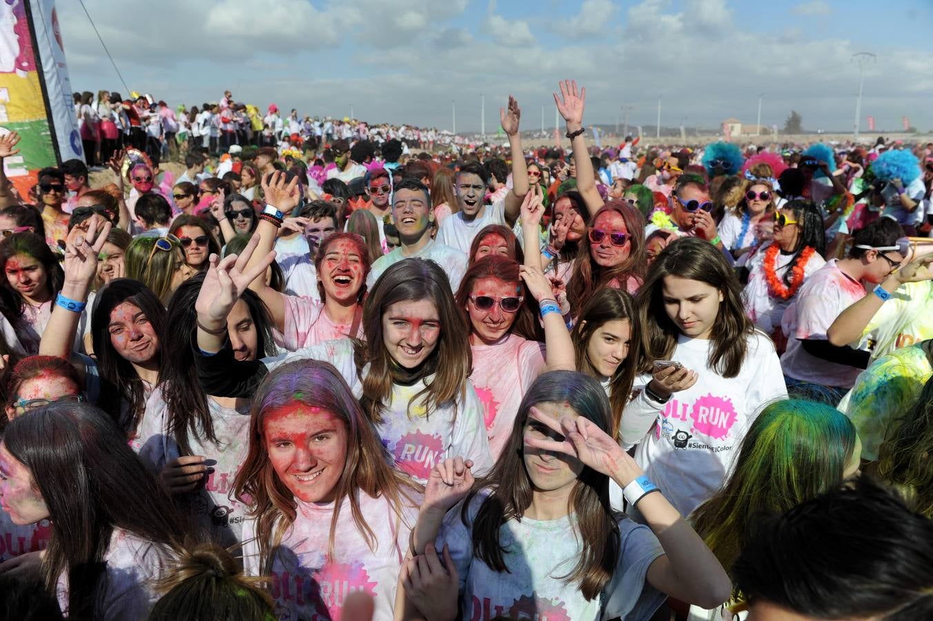 Explosión de polvos de colores en Cabezo de Torres