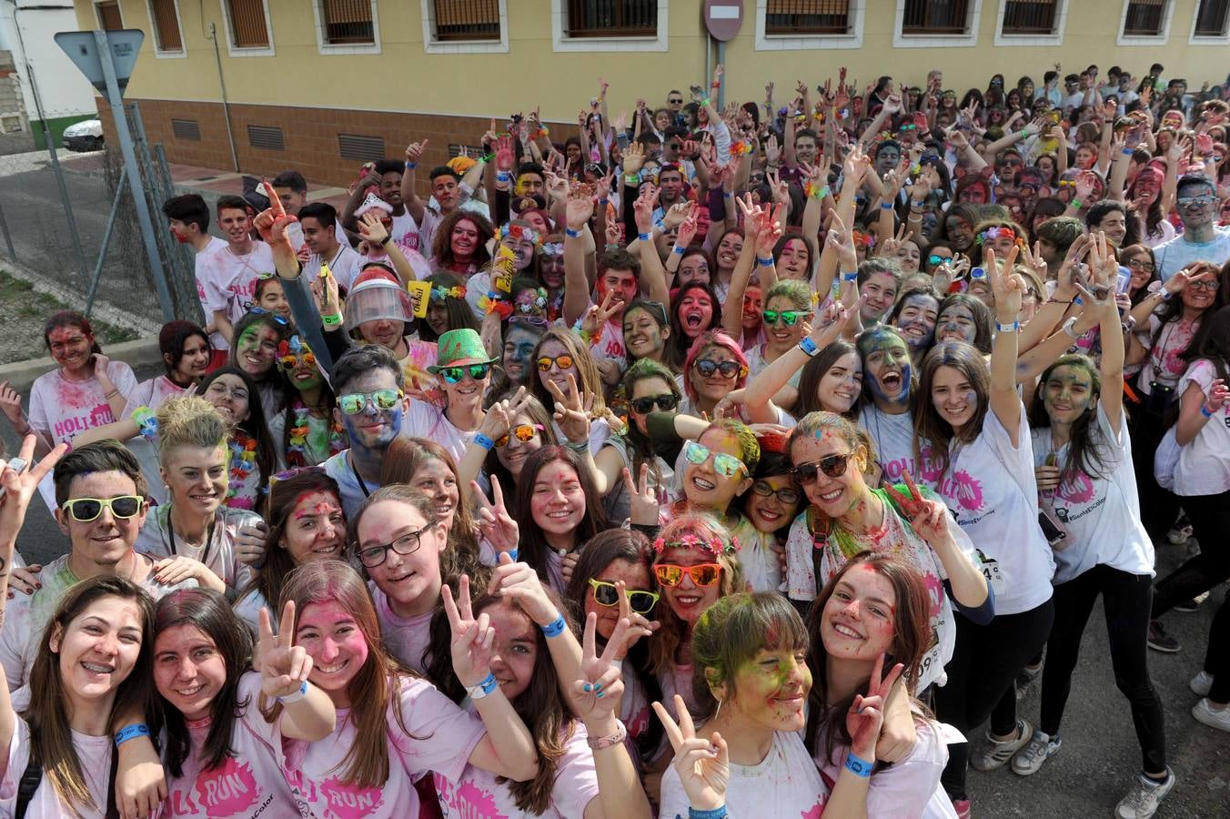Explosión de polvos de colores en Cabezo de Torres