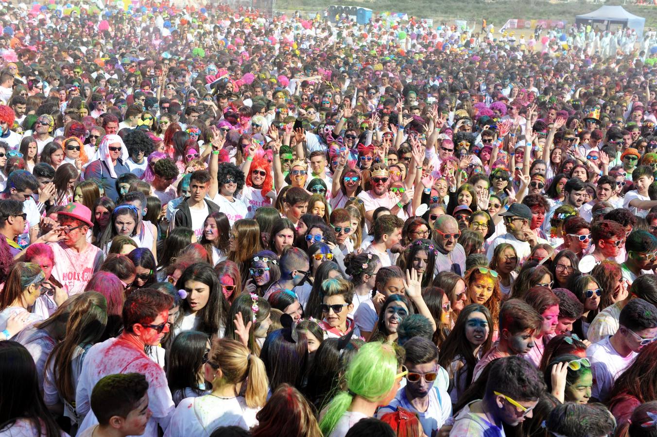 Explosión de polvos de colores en Cabezo de Torres