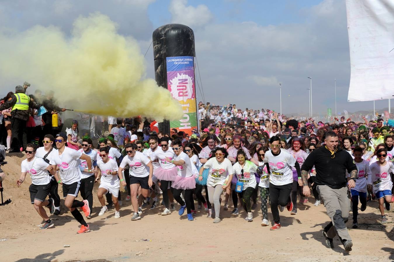 Explosión de polvos de colores en Cabezo de Torres