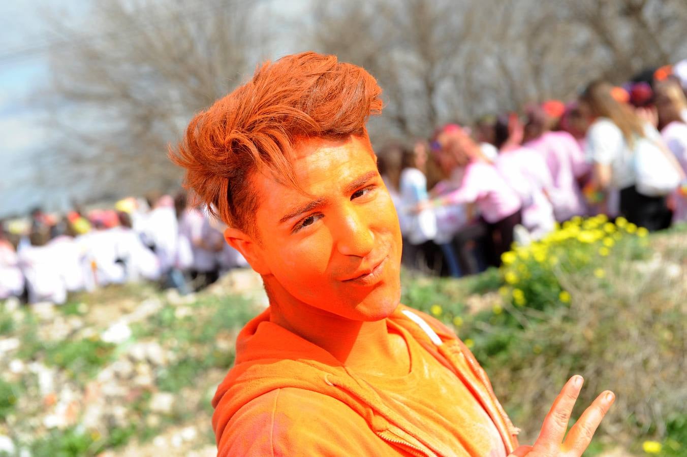 Explosión de polvos de colores en Cabezo de Torres