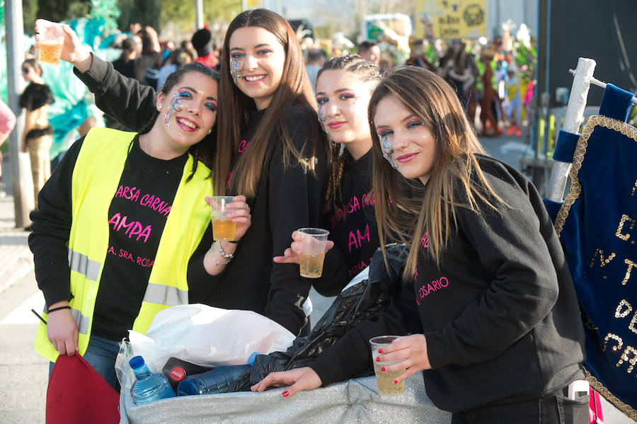 Máscaras y mucho color por las calles de Puente Tocinos